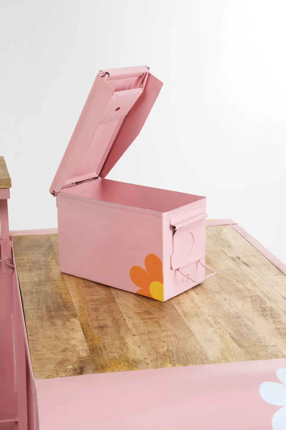 Barki-KARE Design Barek W Kształcie Auta Różowy Motyw Kwiatowy Stal I Drewno 241 Cm