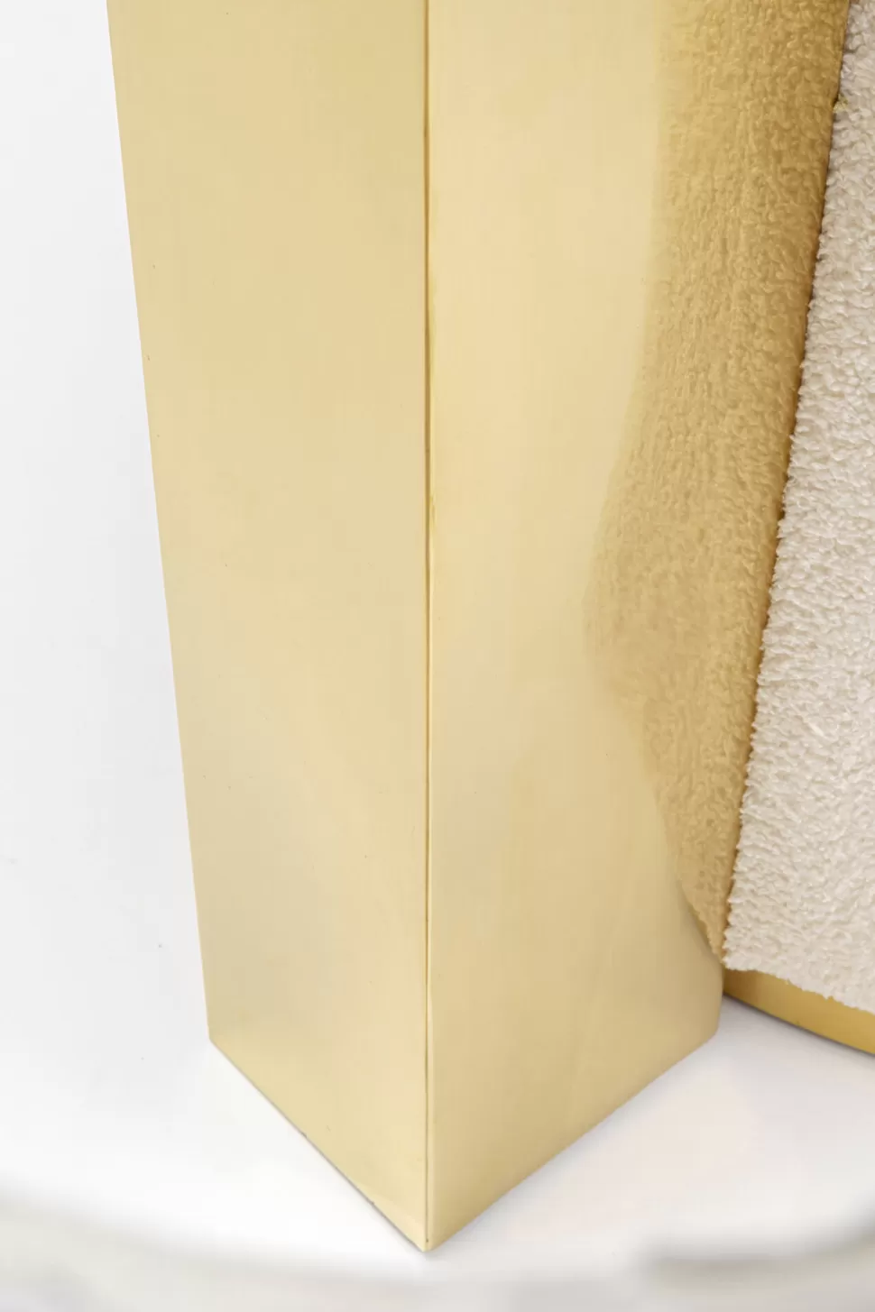Fotele-KARE Design Fotel Do Salonu Glamour Tkanina Pluszowa Biała Podstawa Złota 75x83 Cm