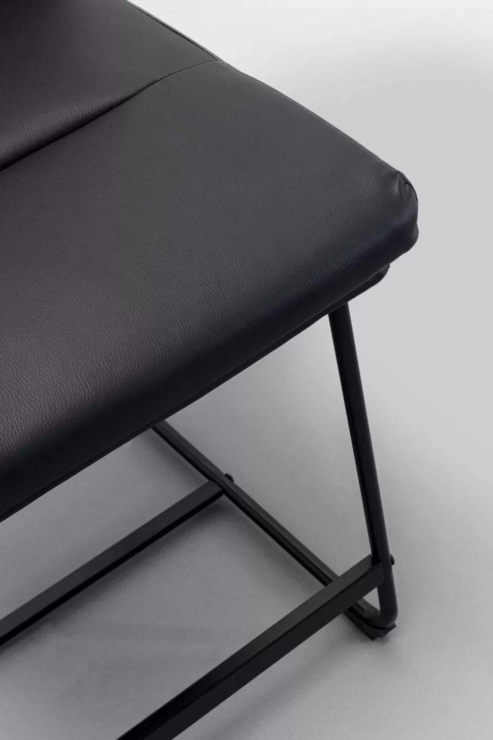 Hokery-KARE Design Hoker Niski W Kolorze Czarnym Ekoskóra I Stal 60 Cm