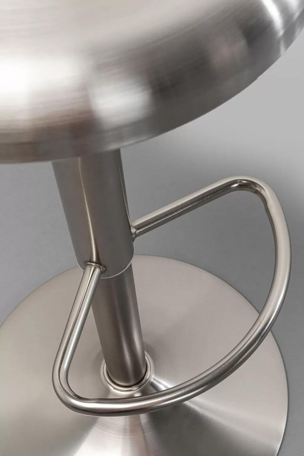 Hokery-KARE Design Hoker W Kolorze Srebrnym Z Regulacją Wysokości Okrągłe Siedzisko 60-82 Cm