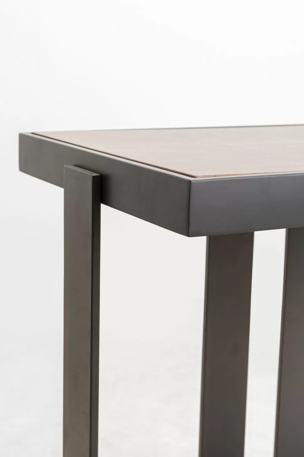 Konsole I Toaletki-KARE Design Konsola Do Przedpokoju Blat Fornirowany Orzech Nogi Stalowe 150x45 Cm