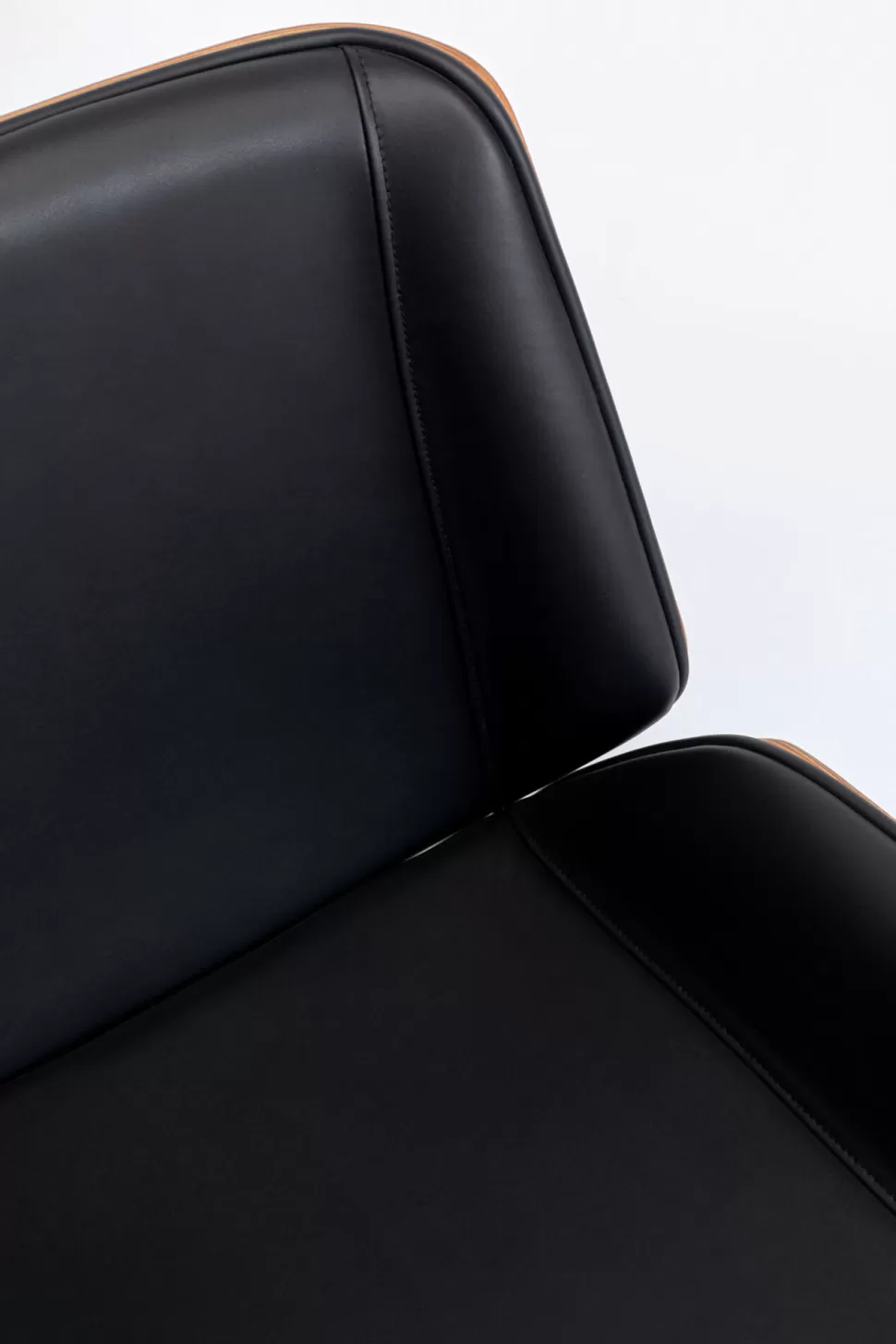 Krzesła-KARE Design Krzesło Biurowe Czarne Oparcie Orzech Włoski Nogi Aluminium 60x100 Cm