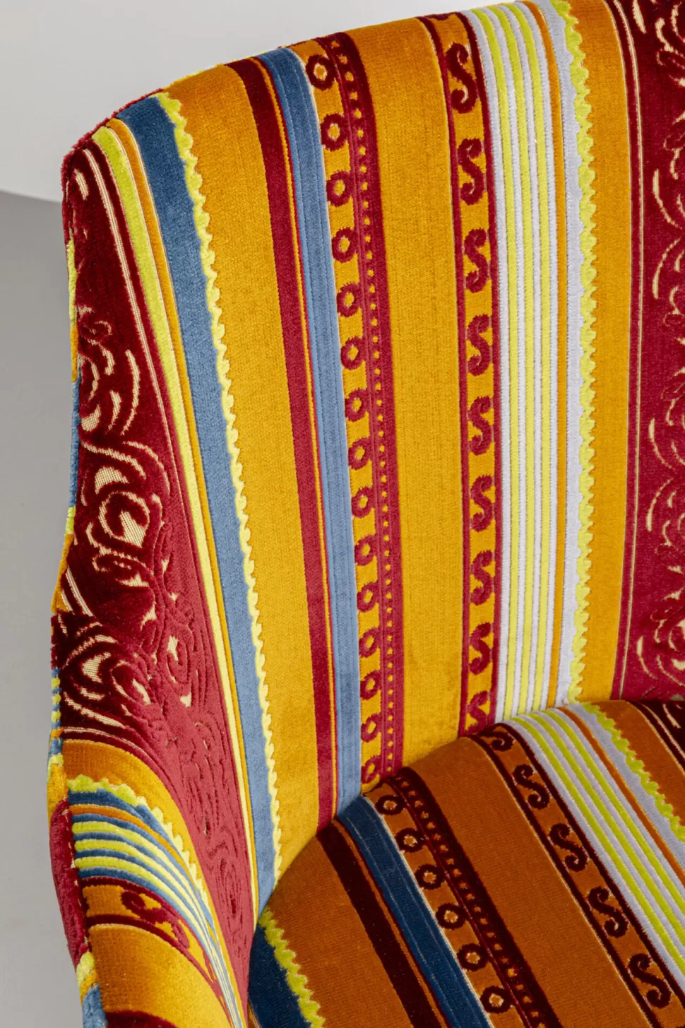 Krzesła-KARE Design Krzesło Obrotowe Z Podłokietnikami Kolorowe Z Czarnymi Nogami 62x83 Cm