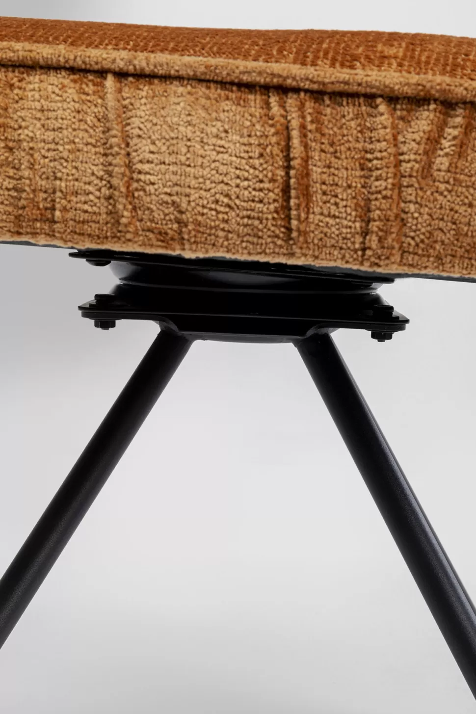 Krzesła-KARE Design Krzesło Z Podłokietnikami Obrotowe W Kolorze Brązowym Nogi Czarne 58x78 Cm