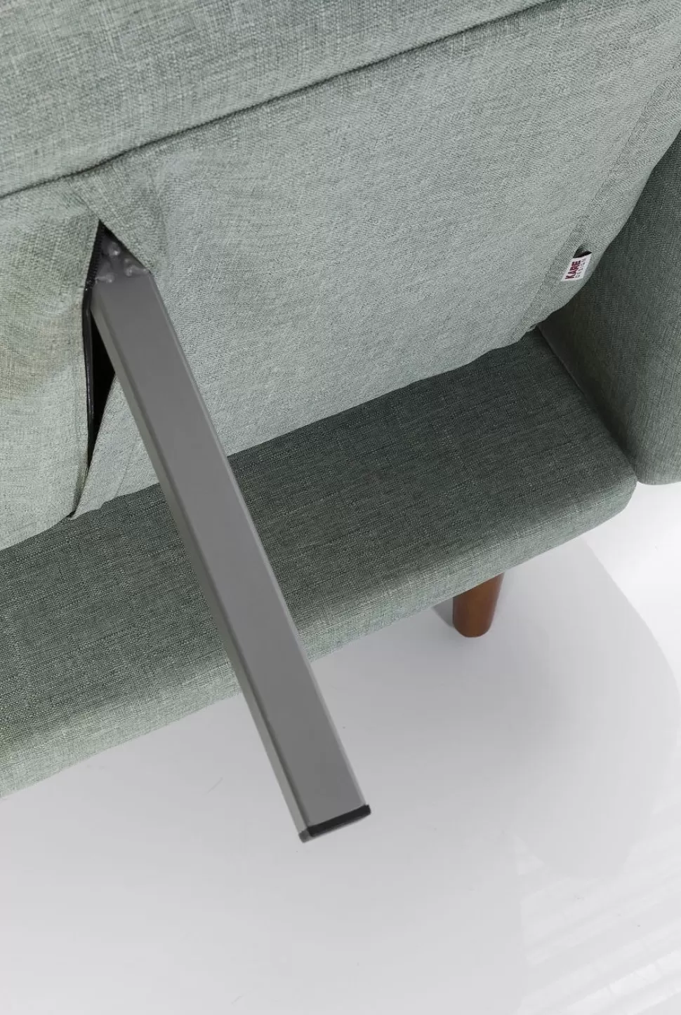 Sofy-KARE Design Sofa Rozkładana Z Podłokietnikami 222x86 Cm Jasnozielona Na Brązowych Nóżkach