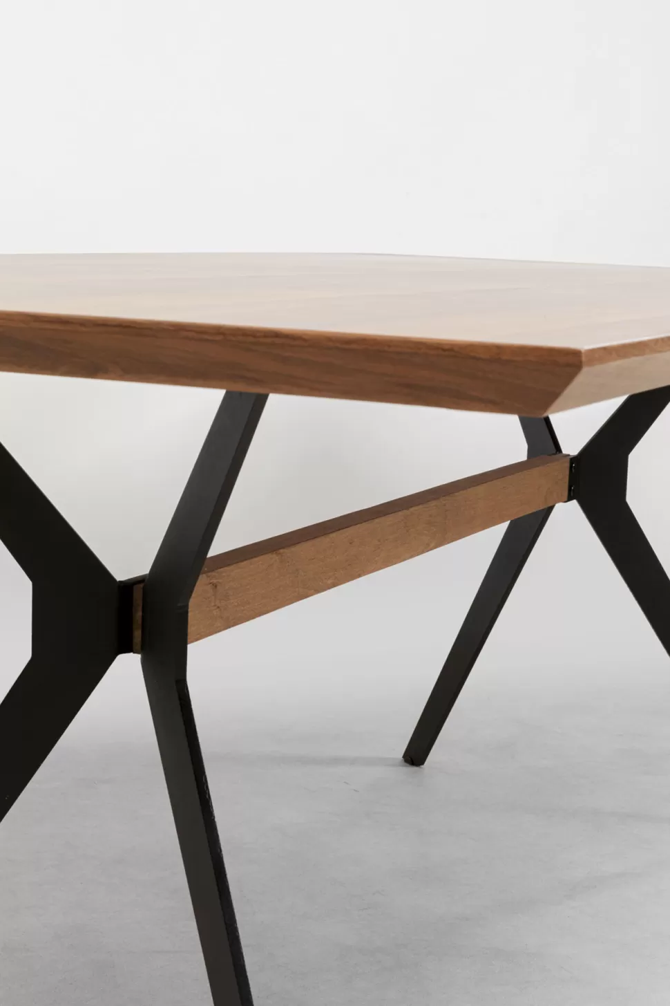 Stoły-KARE Design Stół Do Jadalni Blat Fornirowany Orzech Nogi Czarne Stalowe 200x90 Cm