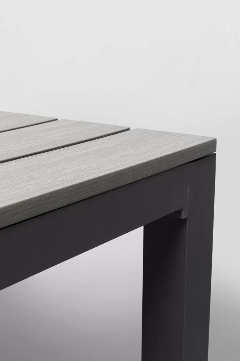 Stoły-KARE Design Stół Ogrodowy Blat Kwadratowy Szary Polywood Nogi Z Aluminium 80x80 Cm