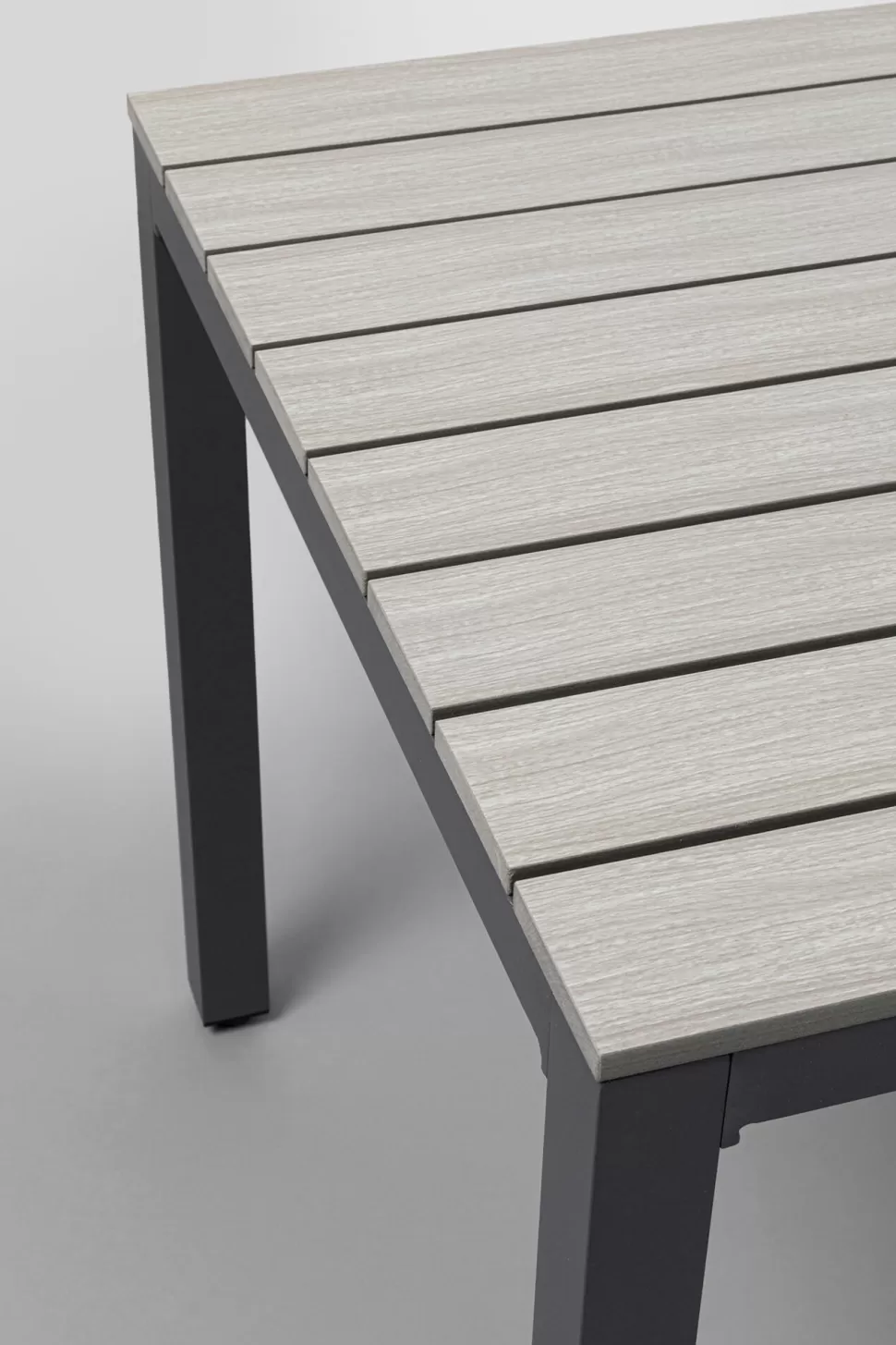 Stoły-KARE Design Stół Ogrodowy Blat Kwadratowy Szary Polywood Nogi Z Aluminium 80x80 Cm