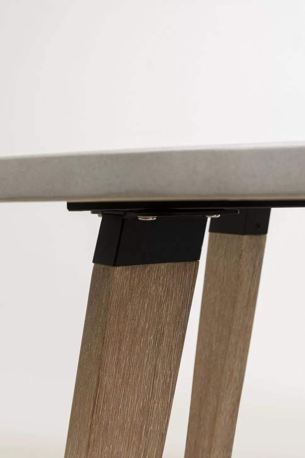 Stoły-KARE Design Stół Ogrodowy Okrągły Blat Cementowy Nogi Z Drewna Akacjowego Ø110 Cm