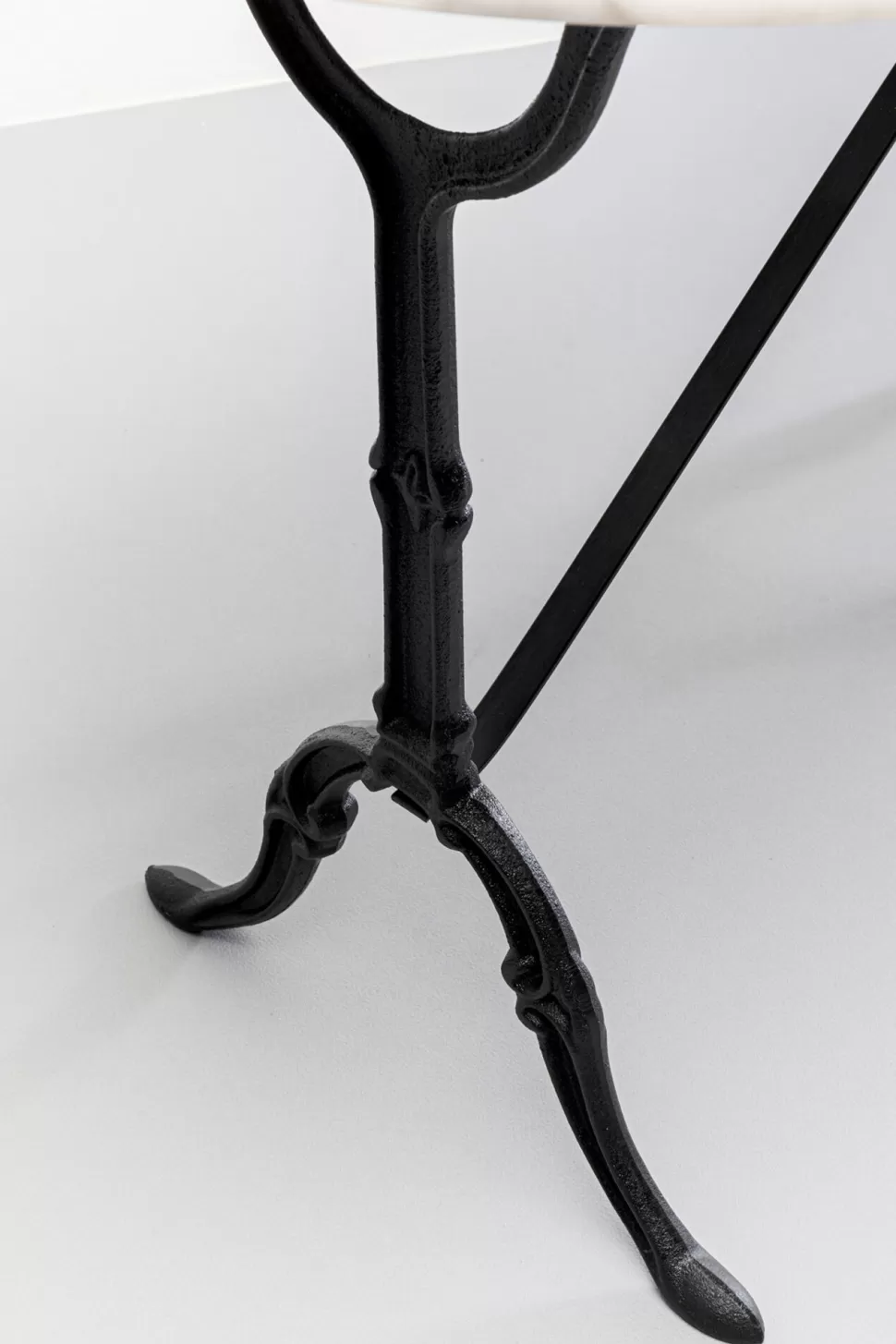 Stoły-KARE Design Stół Ogrodowy Z Białym Marmurowym Blatem Nogi Czarne Stalowe 120x60 Cm