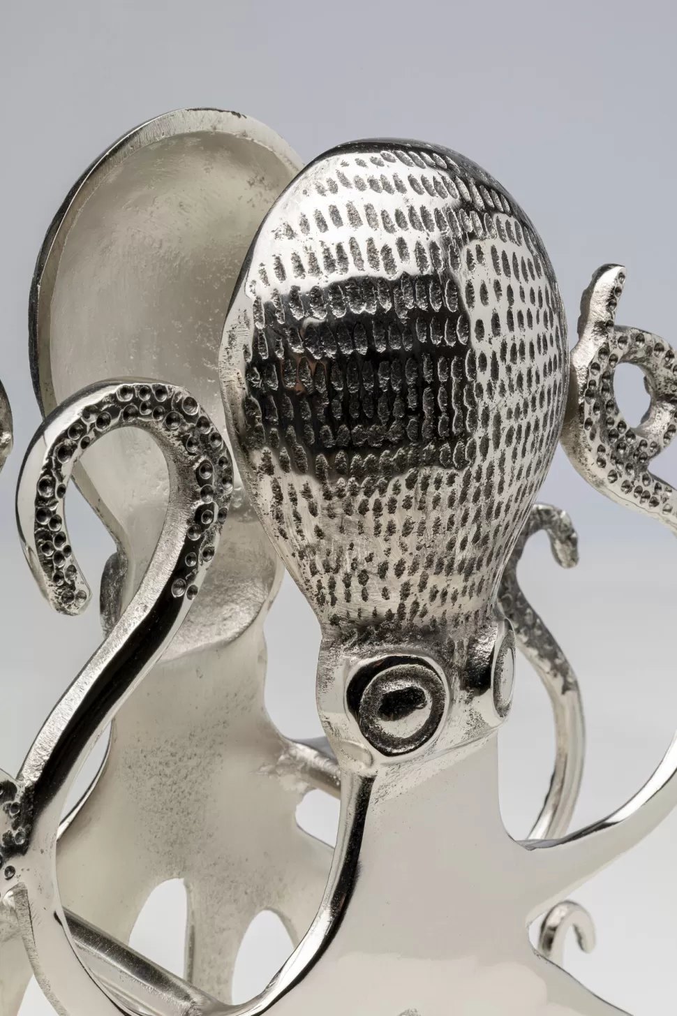 Stojaki Na Wino-KARE Design Stojak Na Wino Srebrny Z Aluminium Kształt Ośmiornicy 44x49 Cm