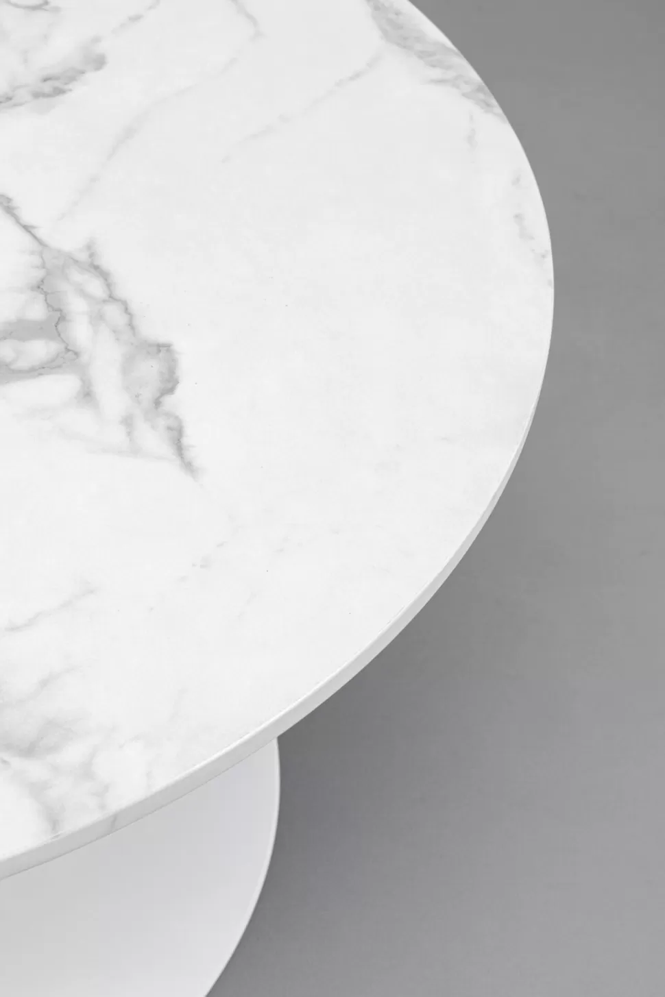 Stoliki Kawowe-KARE Design Stolik Kawowy Okrągły Biały Blat MDF Imitacja Marmuru Ø80 Cm