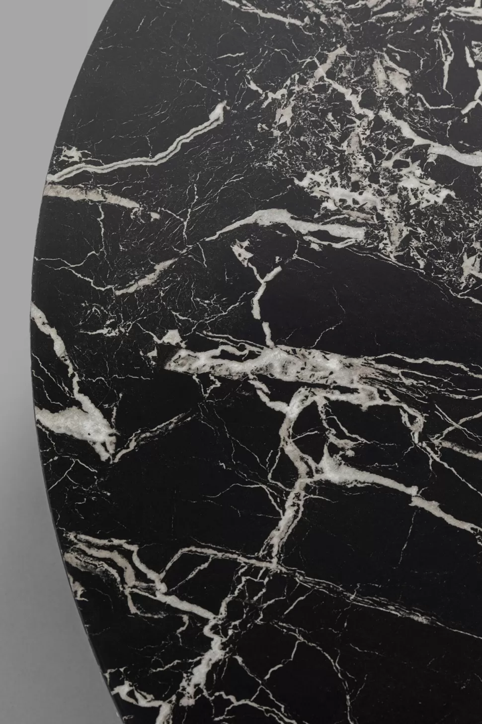 Stoliki Kawowe-KARE Design Stolik Kawowy Okrągły Czarny Blat MDF Imitacja Marmuru Ø80 Cm