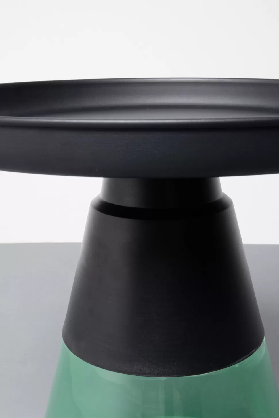 Stoliki Kawowe-KARE Design Stolik Pomocniczy Okrągły Stal Czarna I Szkło Zielone Ø50 Cm