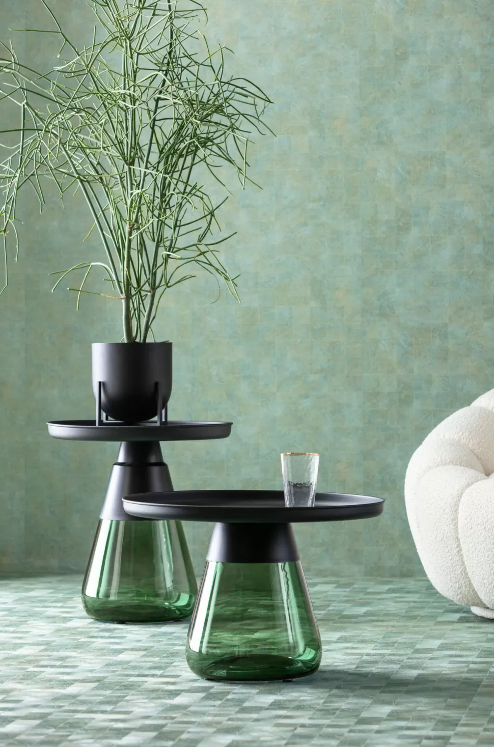Stoliki Kawowe-KARE Design Stolik Pomocniczy Okrągły Stal Czarna I Szkło Zielone Ø50 Cm