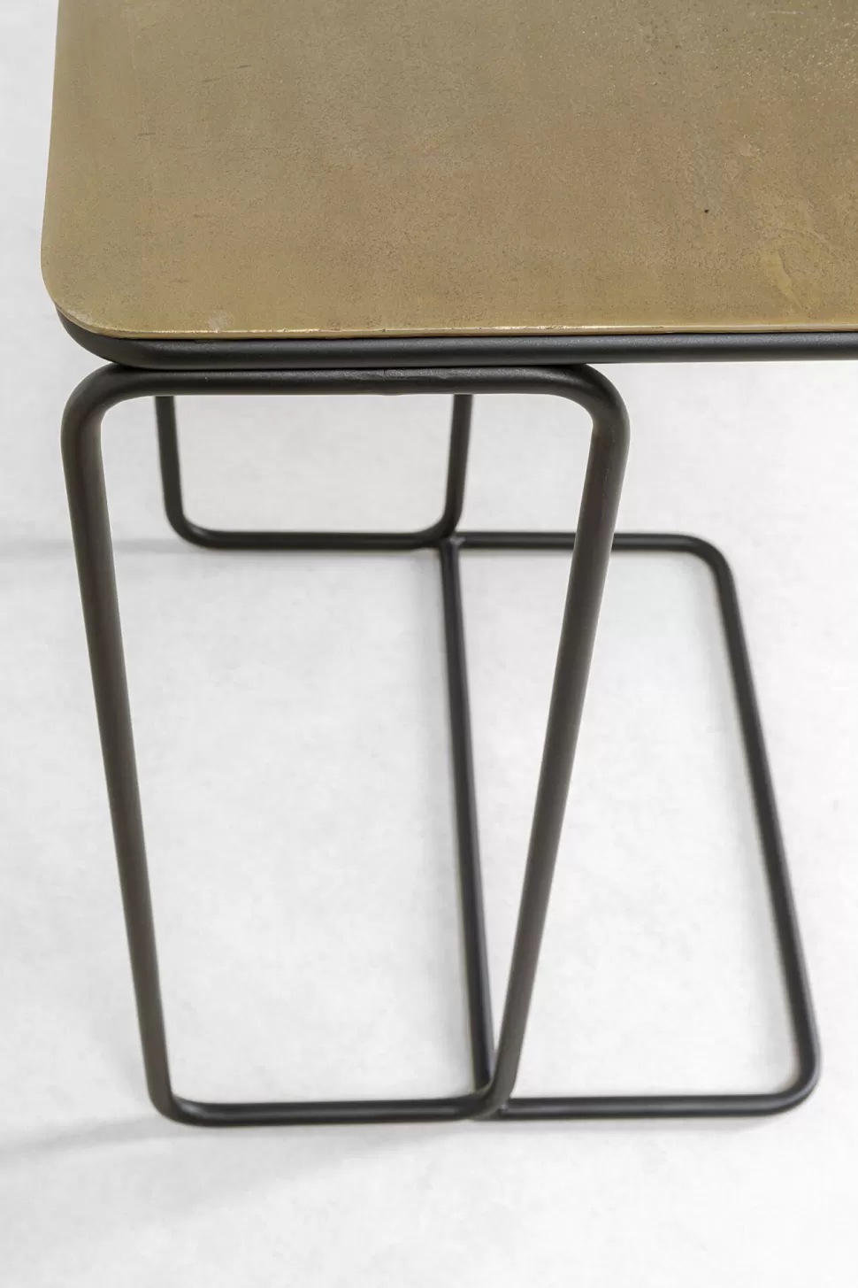 Stoliki Kawowe-KARE Design Stoliki Pomocnicze Blaty Aluminiowe Nogi Stalowe Czarny I Złoty 2-set