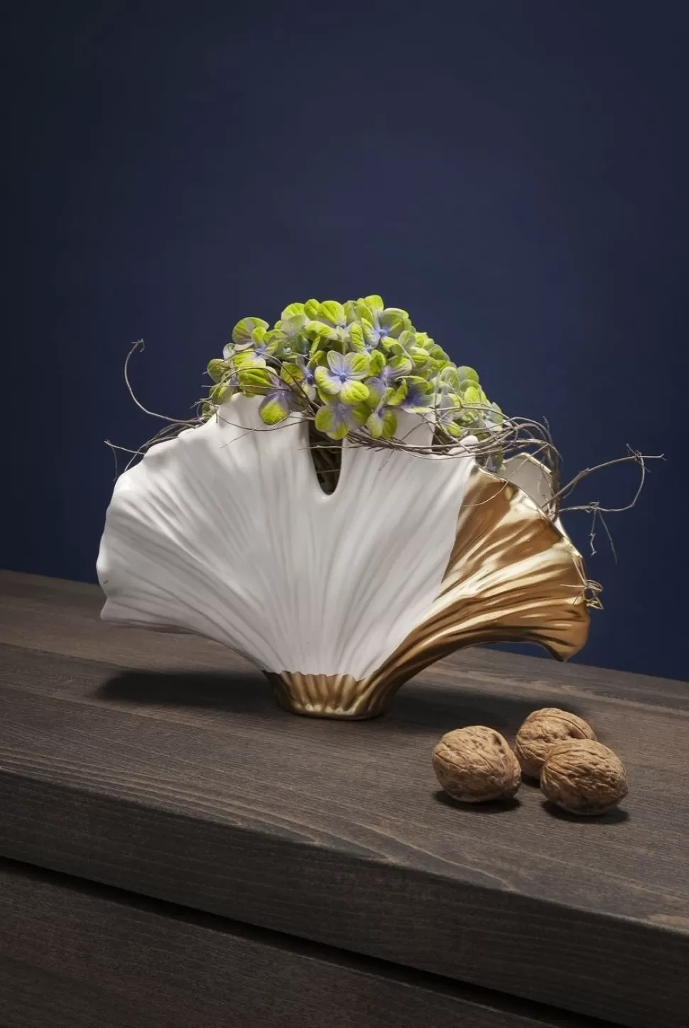 Wazony-KARE Design Wazon Dekoracyjny W Kształcie Liścia Miłorzębu Biały 26 X 18 Cm
